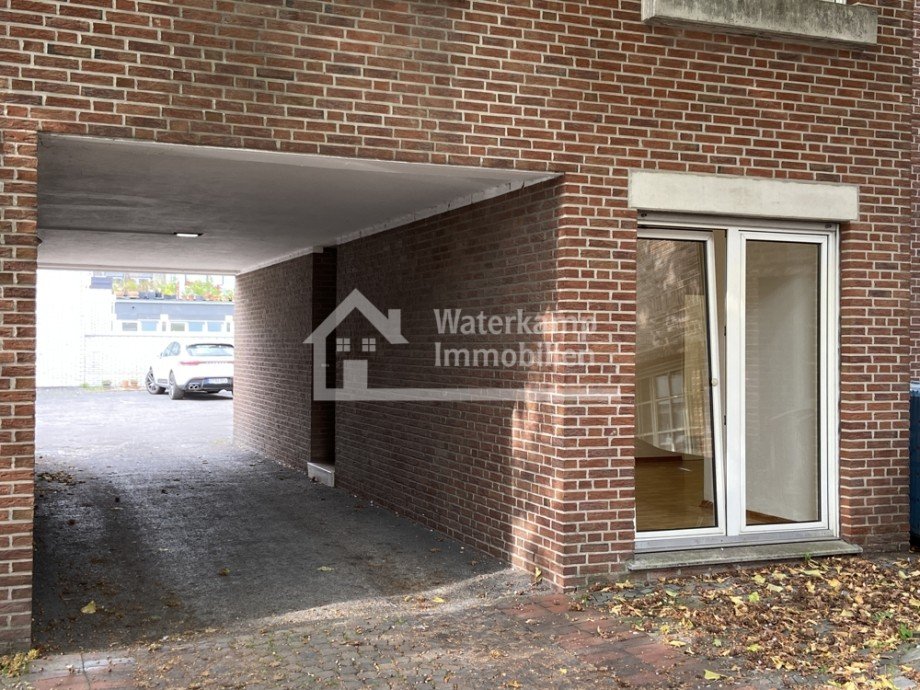 Durchfahrt zum Innenhof (separate Eingangst�r rechts i. d. Durchf.) Erdgeschosswohnung Laer