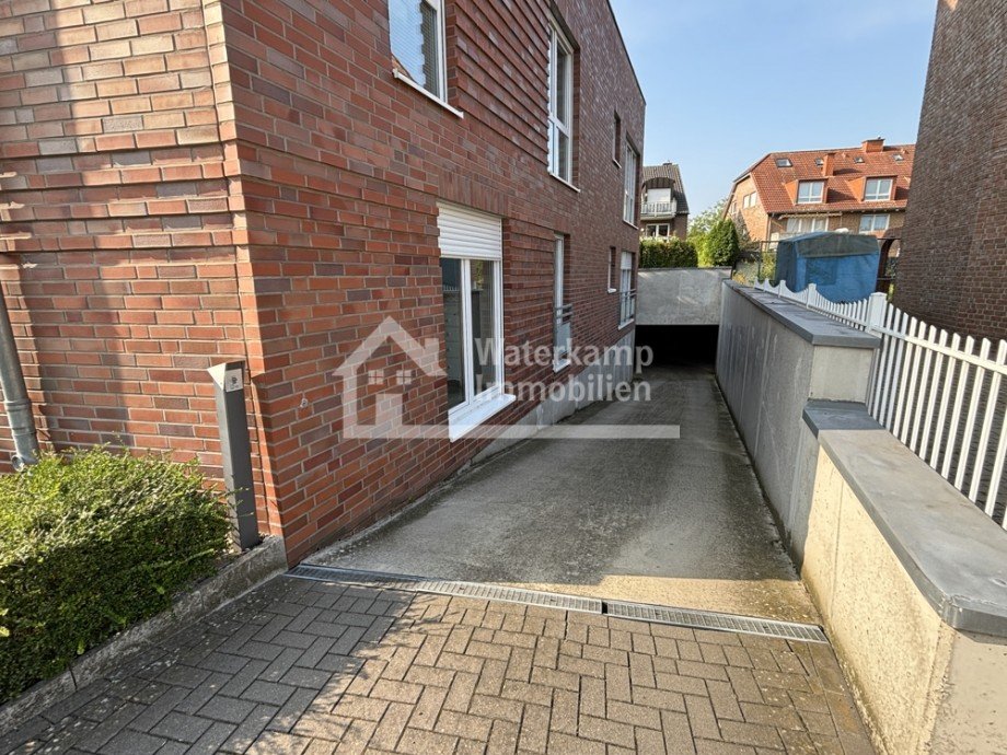 Seite rechts, Abfahrt zur TG Erdgeschosswohnung M�nster
