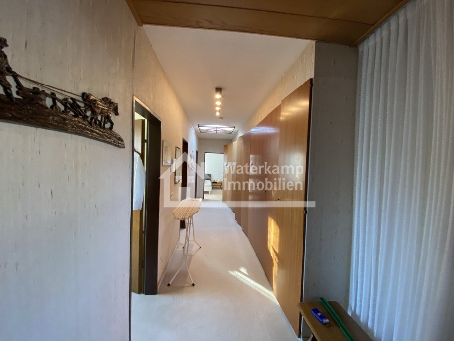 Flur mit XXL Kleiderschrank Bungalow M�nster