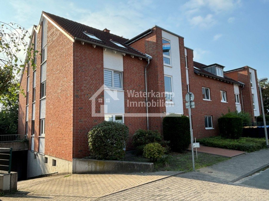 Vorderansicht mit Abfahrt zur TG Dachgeschosswohnung M�nster / Hiltrup