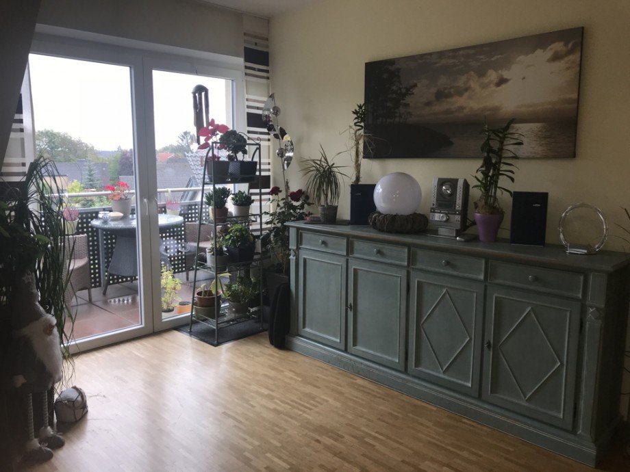 Wohnzimmer mit Blick zum Balkon Dachgeschosswohnung Nordwalde
